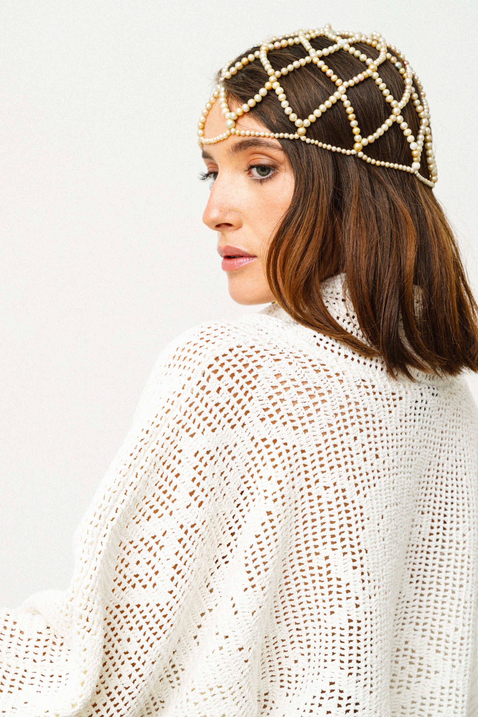 TOP CON SCOLLO IN BRODERIE