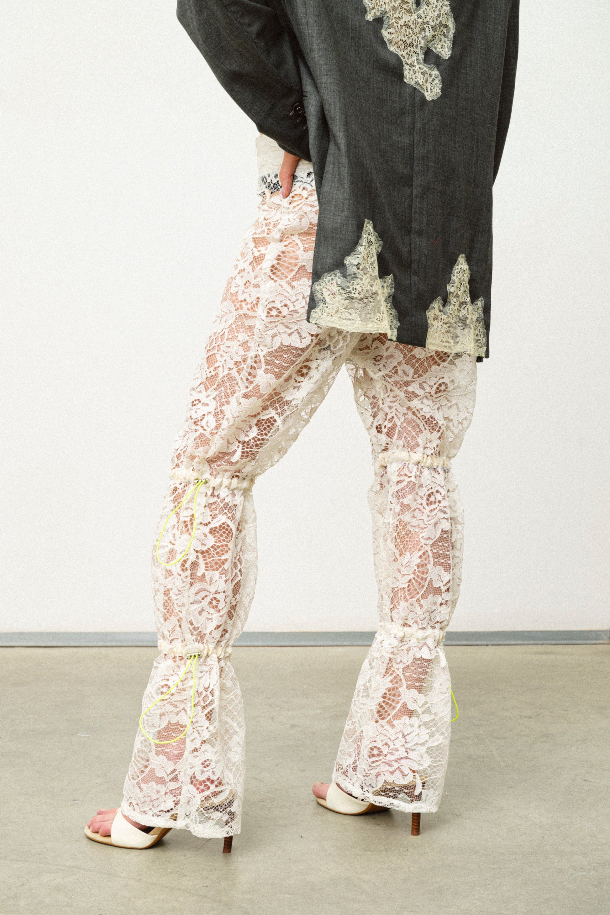 PANTALONI IN BRODERIE VALENTINO