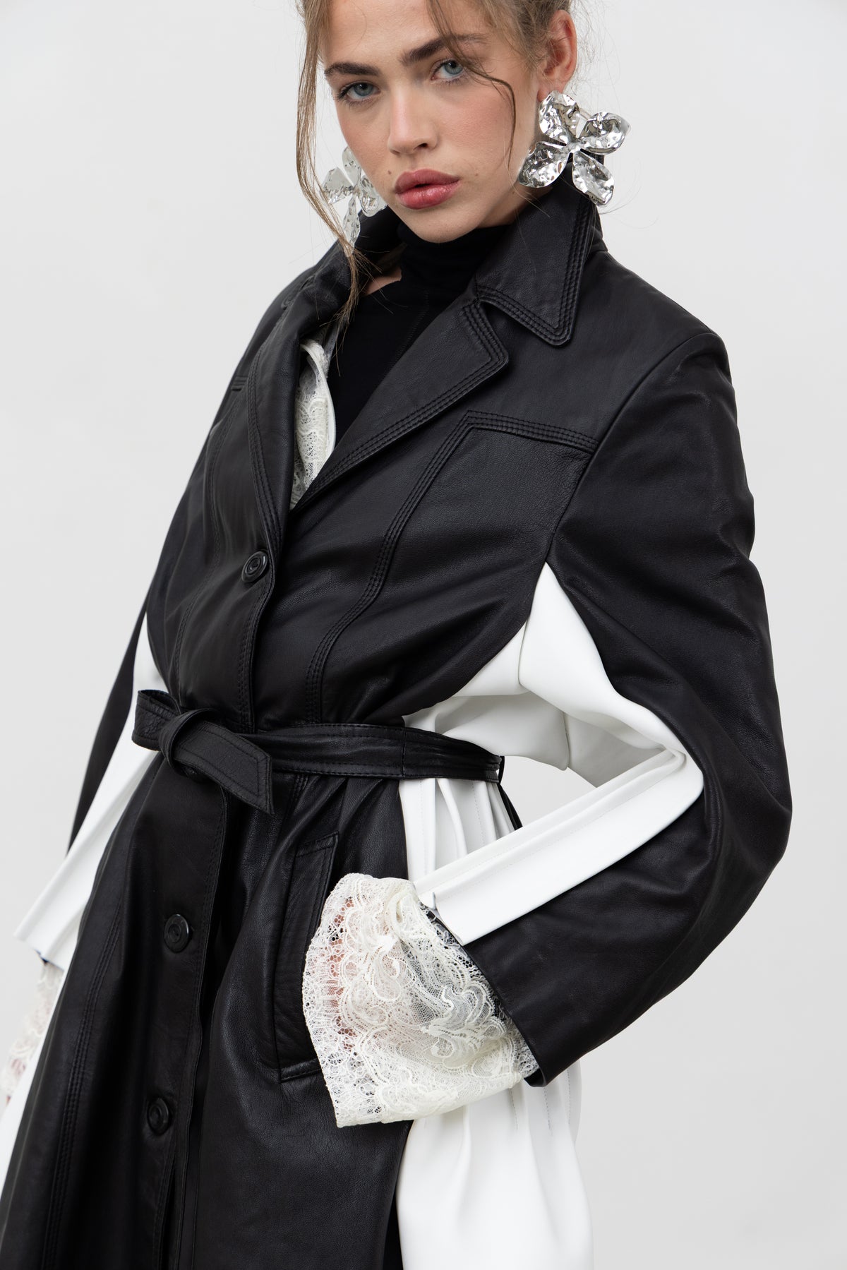 Close-up of the Luxifer trench with sculpted white leather inserts