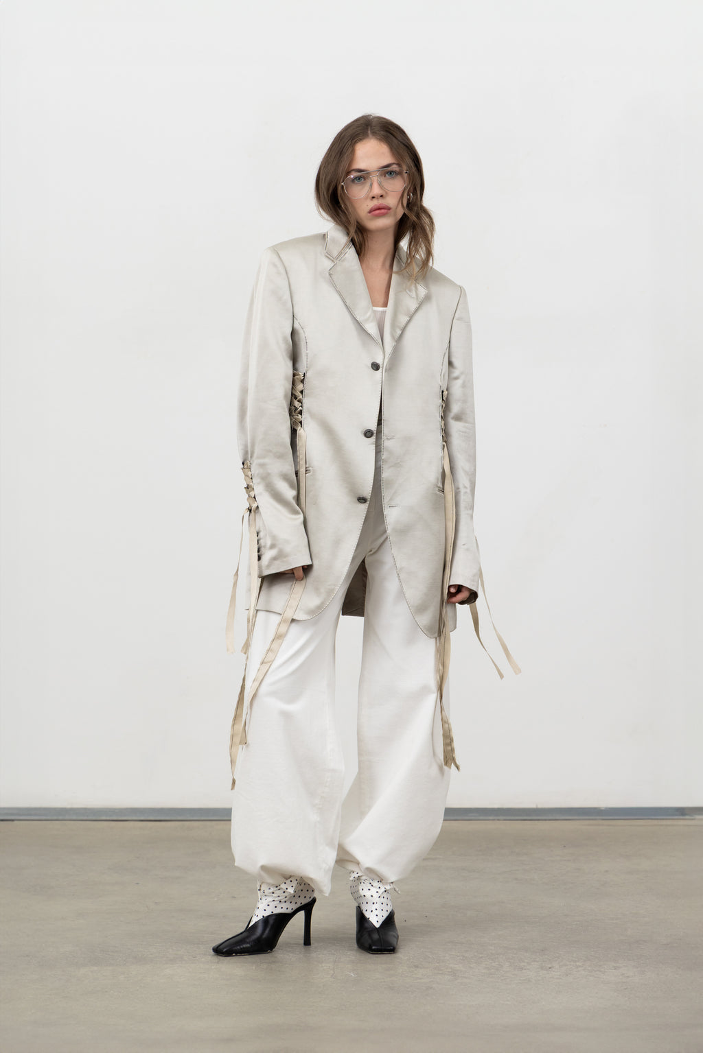 Full-length view of the Sacro Blazer worn with white trousers