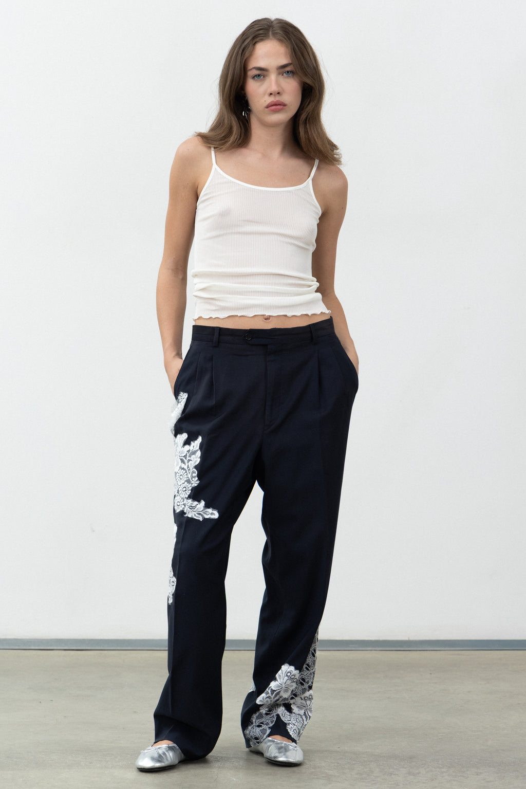 Allegoria Pants, navy wool trousers with asymmetric white lace, worn with a white camisole, Oscalito x Canto Primo