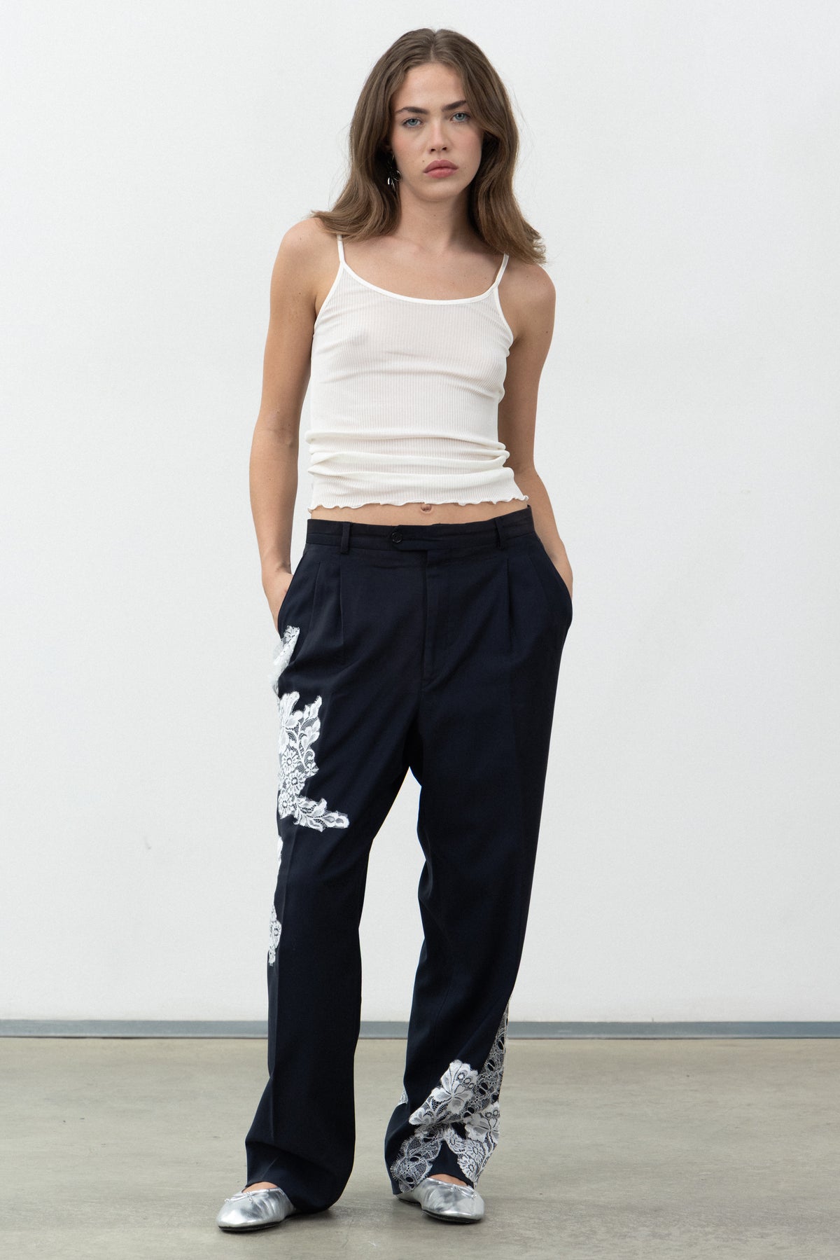 Allegoria Pants, navy wool trousers with asymmetric white lace, worn with a white camisole, Oscalito x Canto Primo