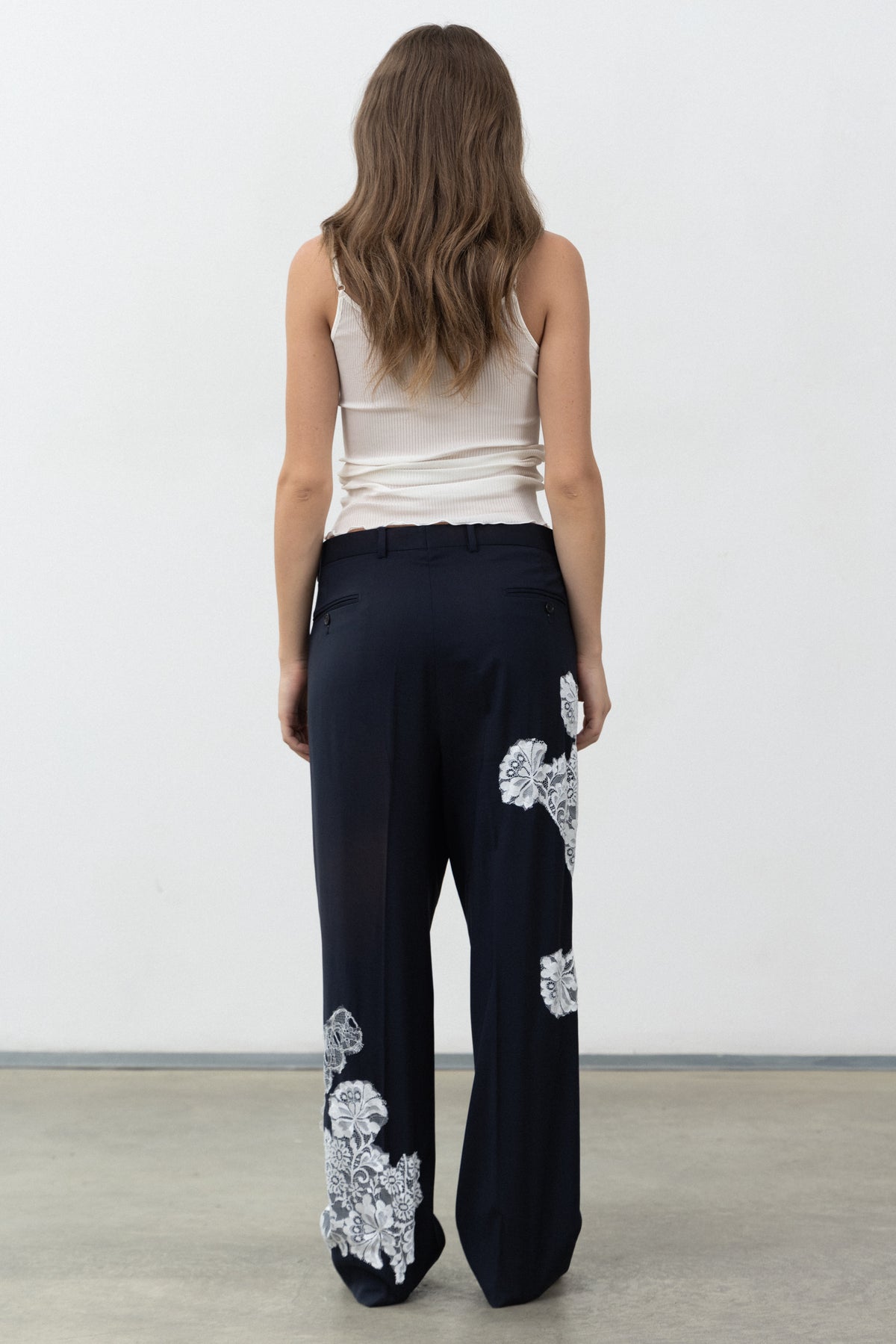 Back view of the Allegoria trousers with white lace on the lower leg