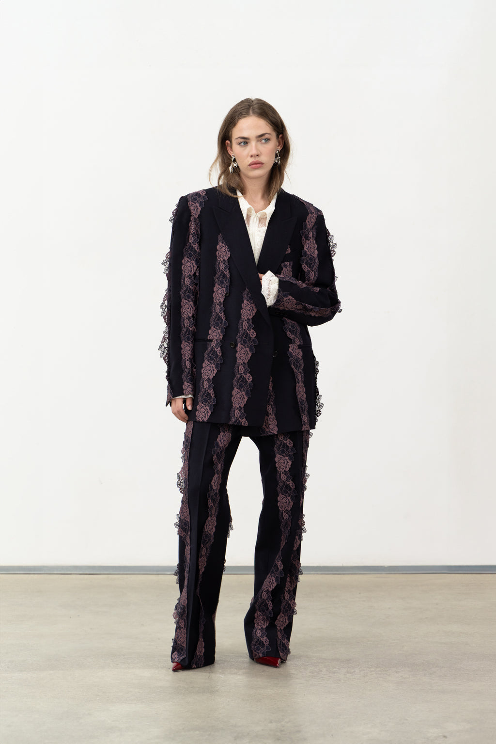 Rinascimento Blazer, a navy wool blazer with vertical bands of purple lace, worn as a suit, Oscalito x Canto Primo